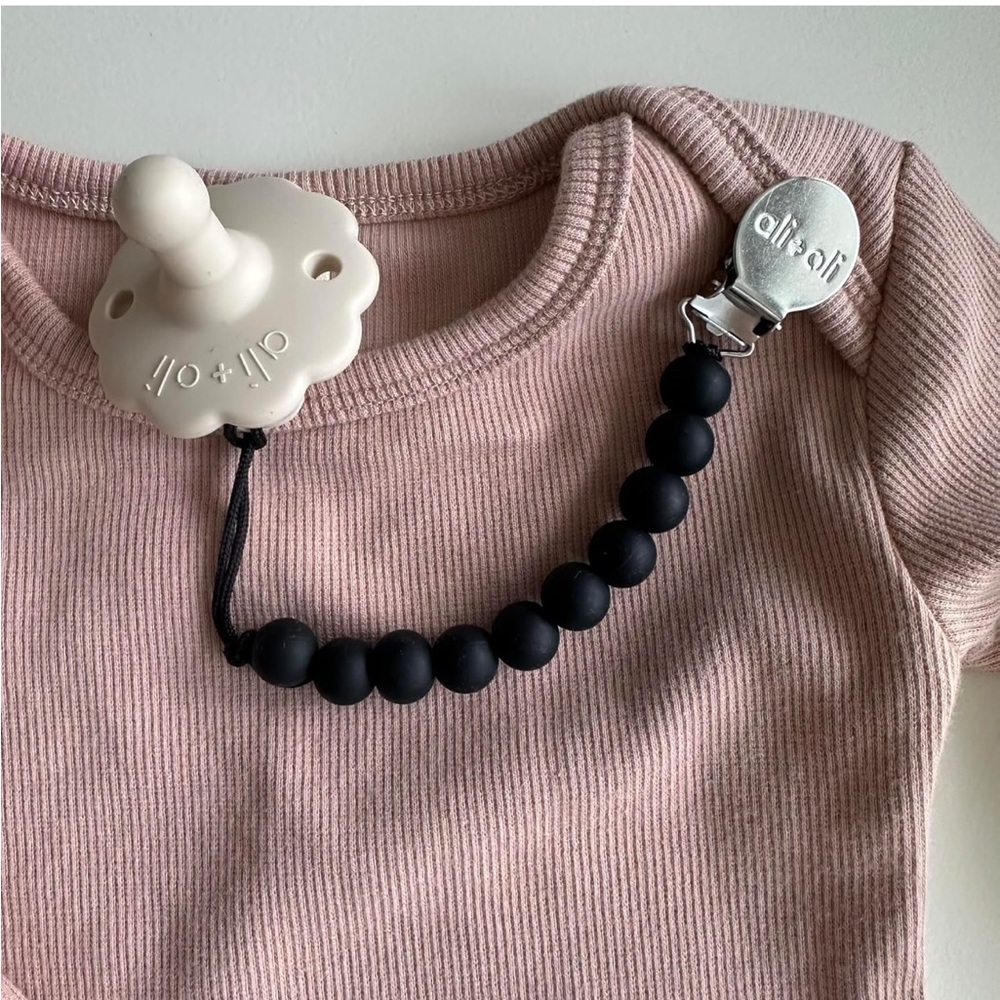 ali + oli Minimalist Black Pacifier‎ Clip